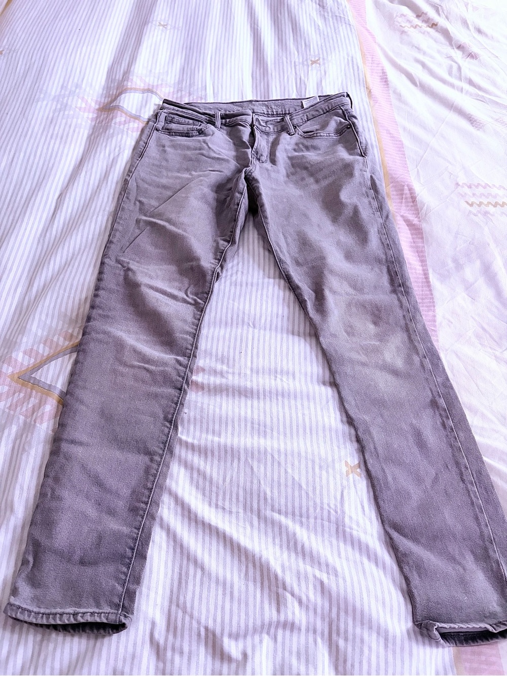 Old Navy Women's Curvy ProfileJeans in Light Gray - Classic Fit